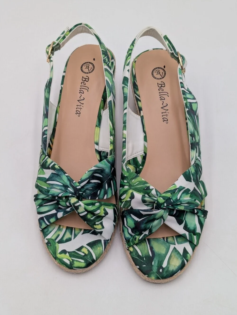 Bella Vita Size 9M Tropical Leaf Espadrille Wedge Sandals Slingback Gold Buckle